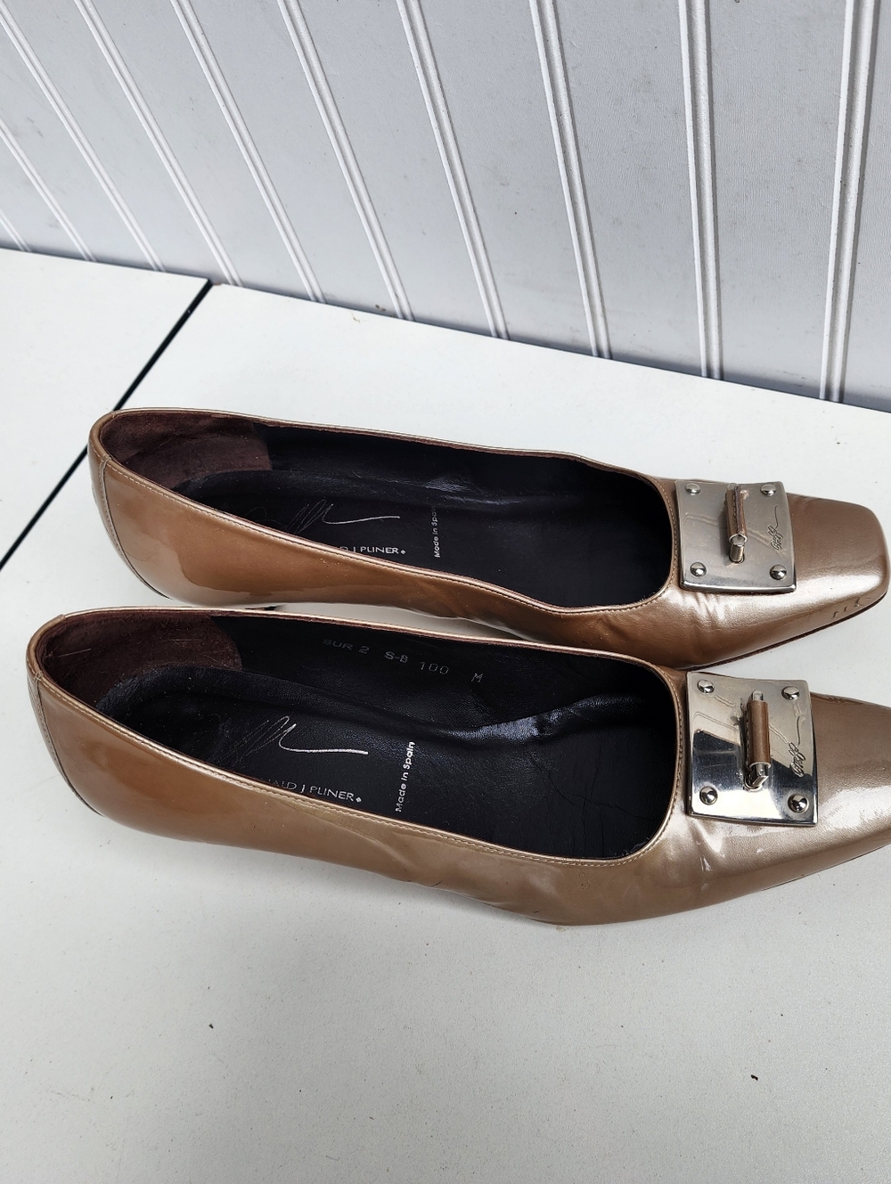 VTG Donald J Pliner Kitten Heel Pumps Taupe Patent Leather Silver Buckle SZ 10 M - Picture 9 of 12